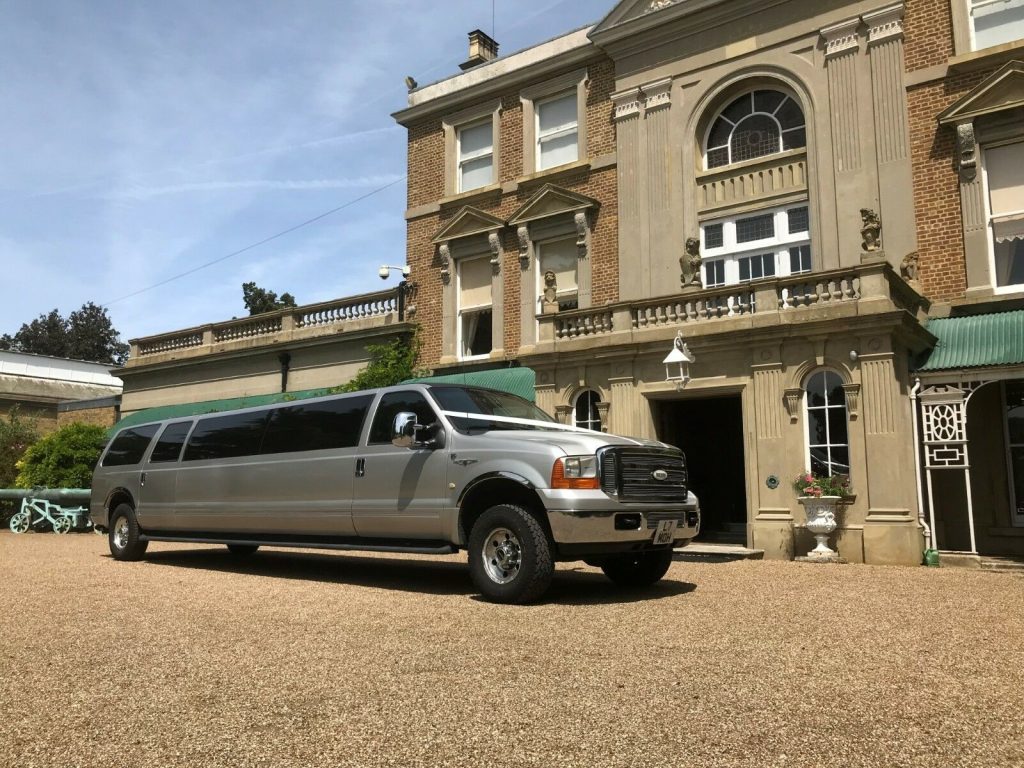 Stratford-upon-Avon Ford Excursion Limo service