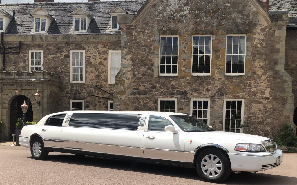 Stratford-upon-Avon Lincoln Town car beside park